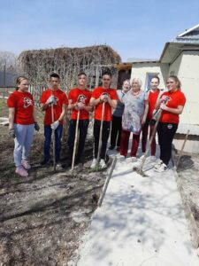 Добровольцы ГБОУ СОШ с. Новодевичье приняли активное участие в областной акции «Поздравь ветерана»