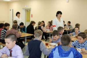 Проверка питания в школьной столовой