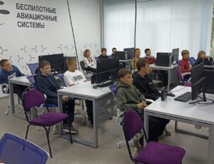 Занятие в центре беспилотных авиационных систем ГБОУ СОШ пос Варламово