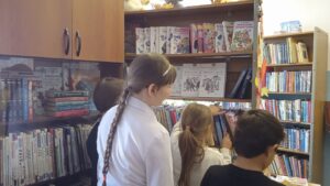 Учащиеся Луговского филиала посетили сельскую библиотеку